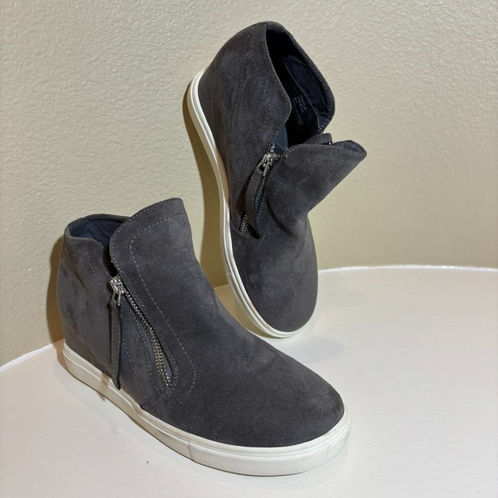 NWT Madden Girl Zip-up Gray Suede Slip On Ankle Boots